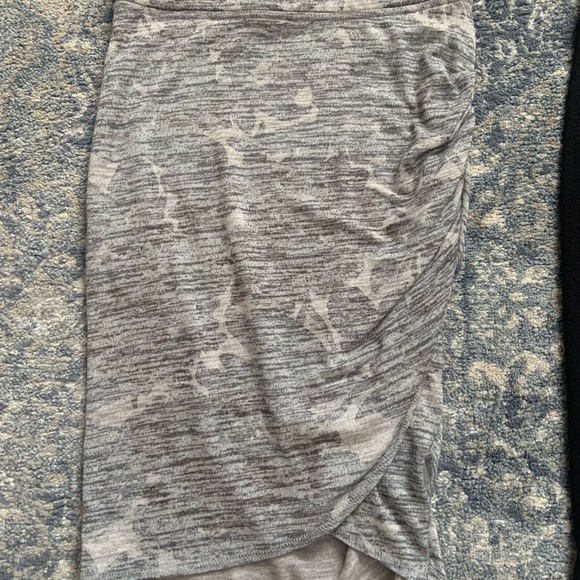 Aritzia skirts S and XS - Picture 3 of 3